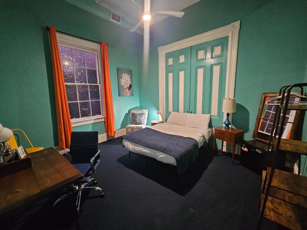 Standard Double Room with Shared Bathroom interior